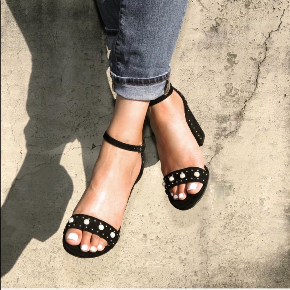 Black Vintage Pearls Open Toe Chunky Heel Sandal - Picture 1 of 5